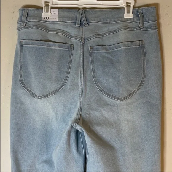 LaneBryant BodyIcon Flex Magic Waistband Curvy Fit Highrise Flare Jeans. 18. NWT - Picture 10 of 12